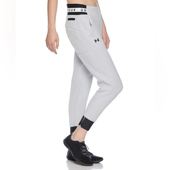 Under Armor women’s UA move core pants.‎ Size xs. All over pin dot pattern. EUC - Picture 1 of 5